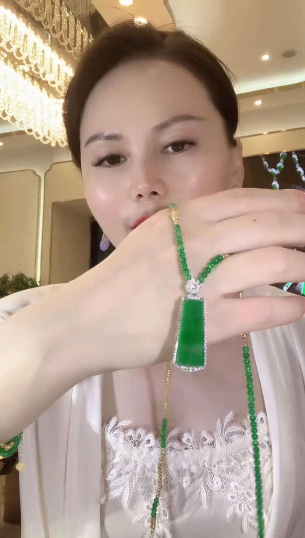 吊坠(不含链)18K金镶嵌翡翠A77