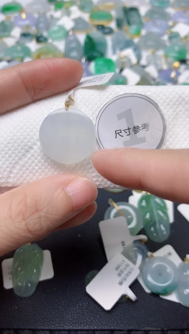 颈饰18K金镶嵌翡翠天然缅甸A货翡翠