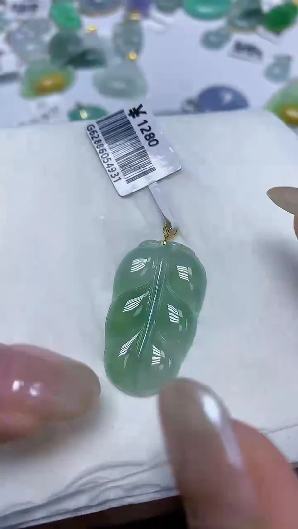 翡翠18K金镶嵌颈饰天然缅甸翡翠A货