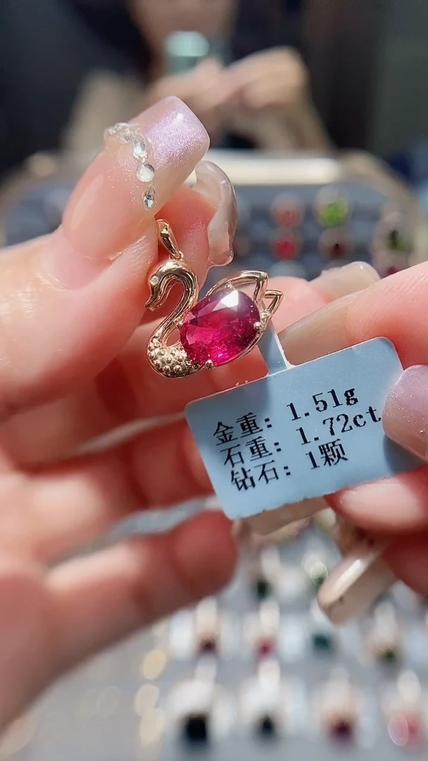 颈饰18K金镶嵌碧玺1.72.