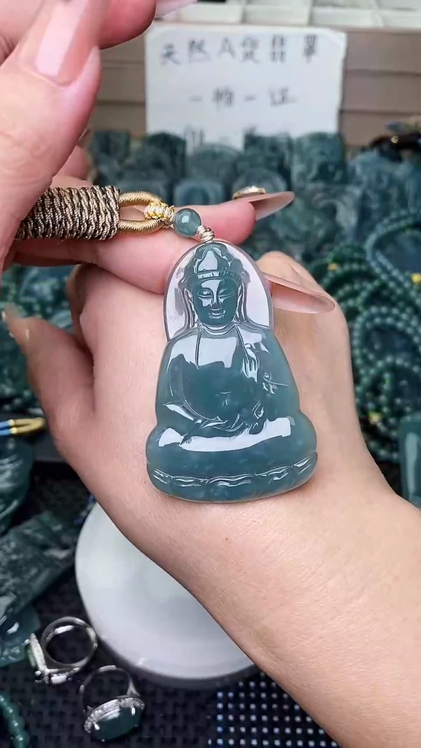 颈饰未镶嵌翡翠