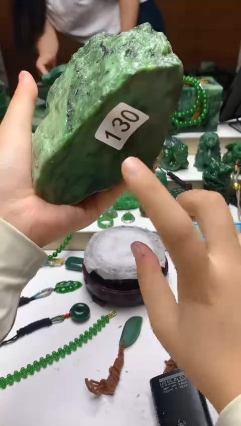 未镶嵌和田玉（碧玉）珠宝半成品0