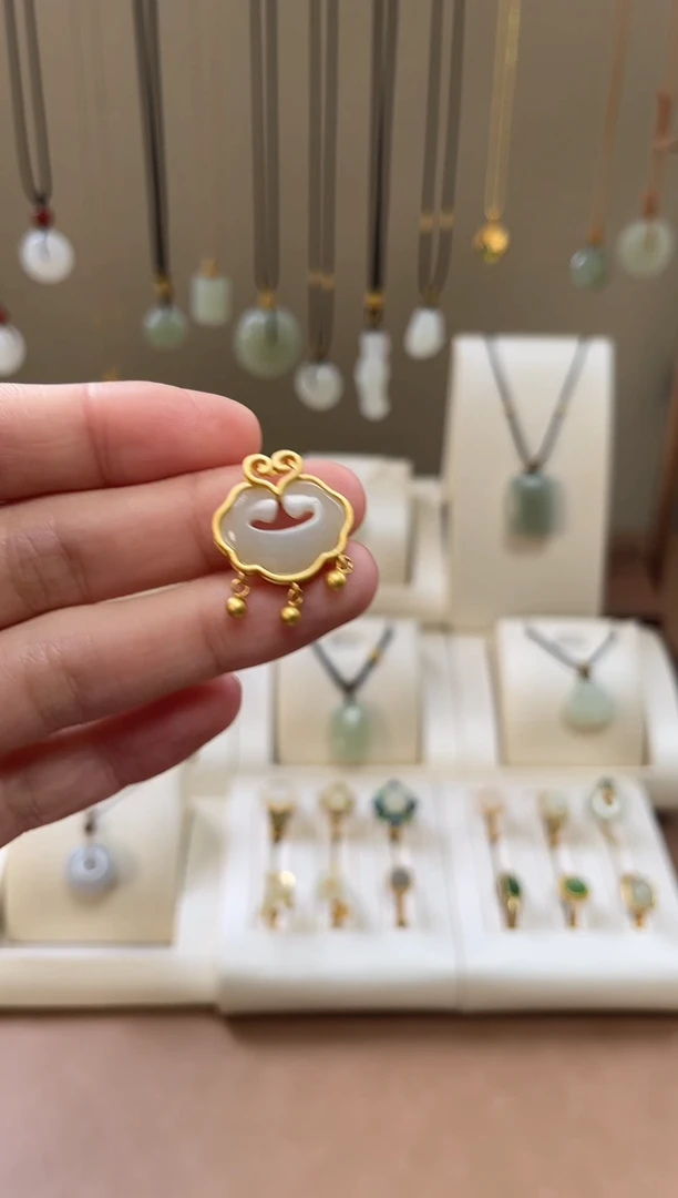 颈饰银S925镶嵌和田玉和田玉吊坠