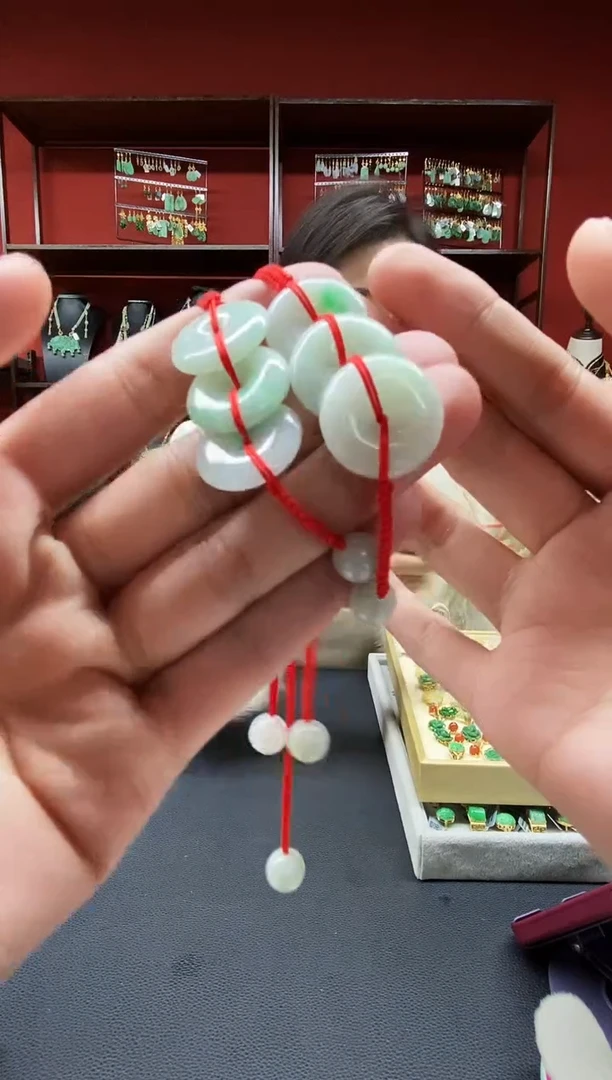颈饰未镶嵌翡翠手串多样性发其一