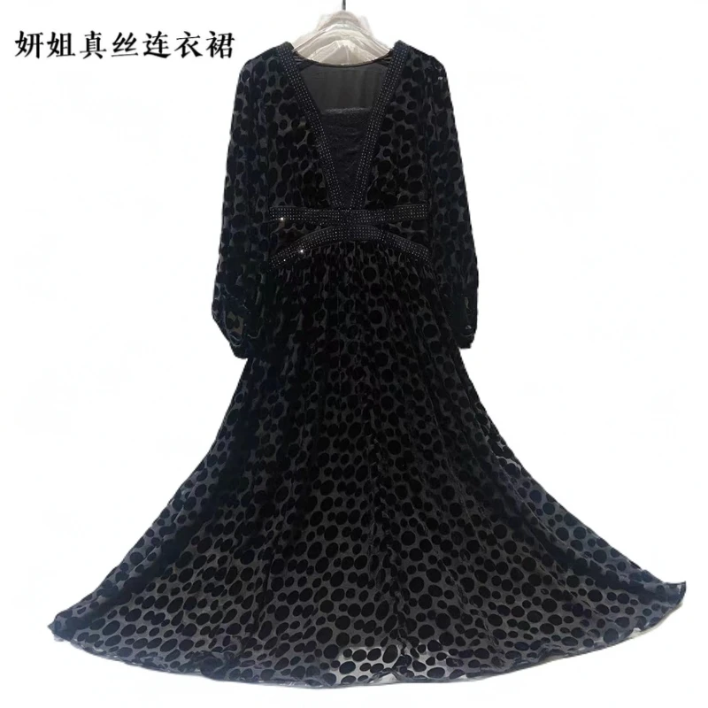 2025年气质春夏时尚优雅V领显瘦长款时装大摆女装连衣裙黑色25229