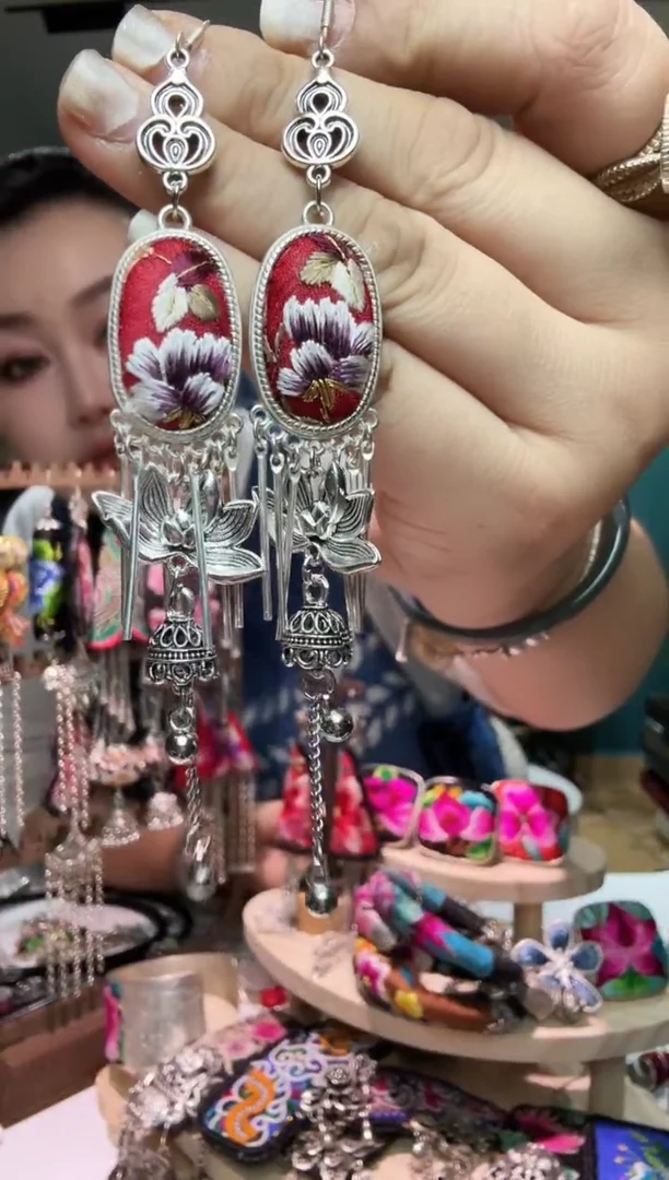 刺绣纯手工苗绣非遗耳环