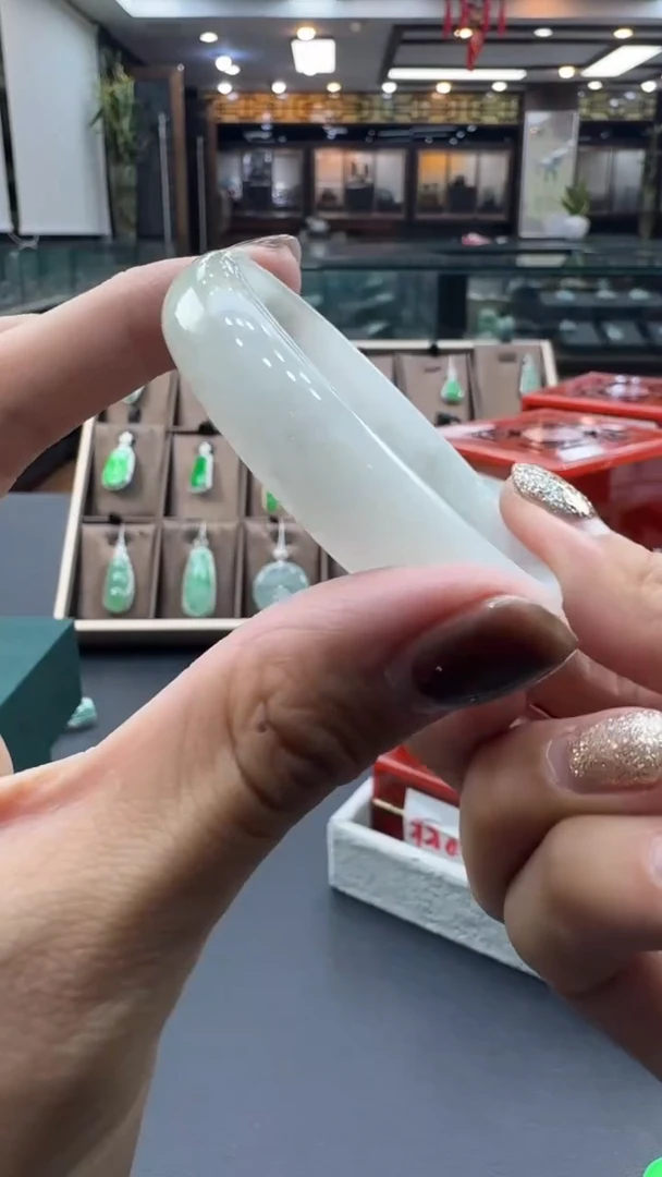 未镶嵌手镯翡翠手镯