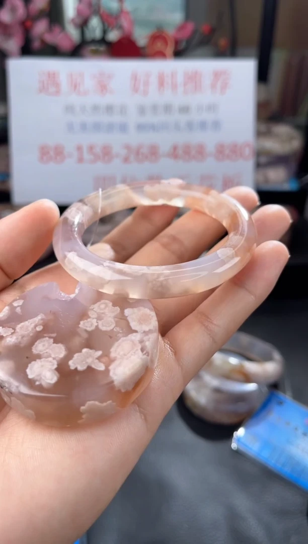 【闪购商品】石英质玉手镯未镶嵌52