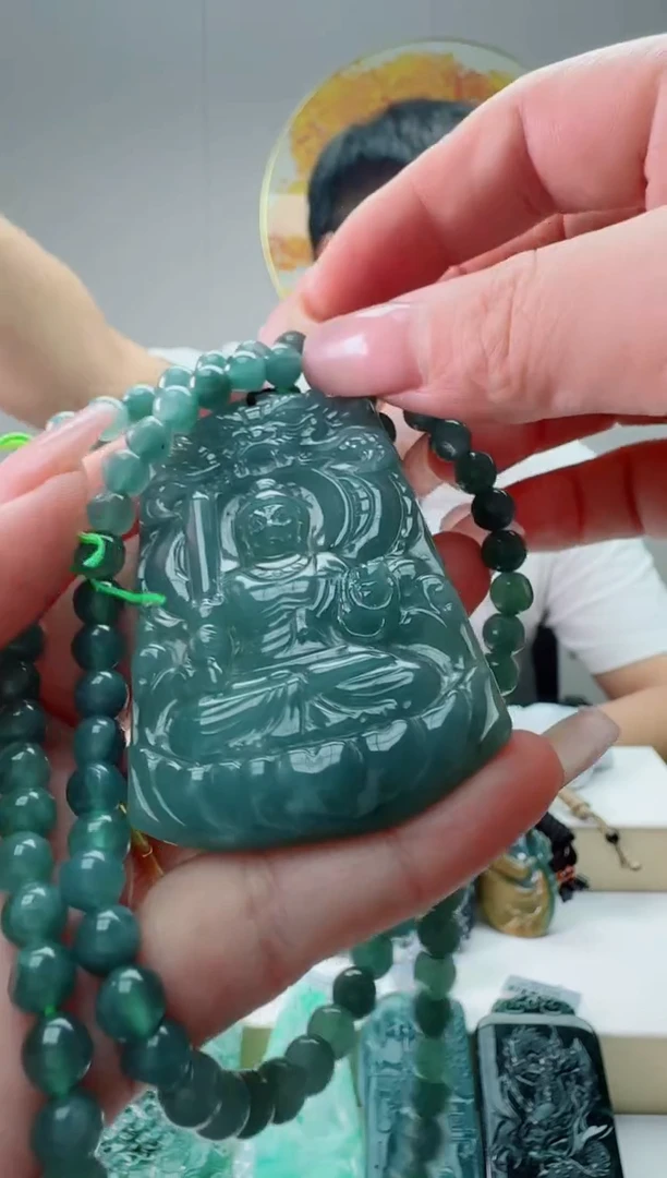 翡翠未镶嵌颈饰11111111111
