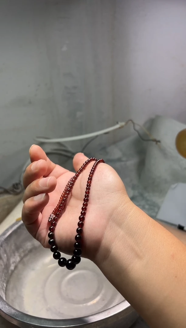 颈饰未镶嵌石榴石天***者1