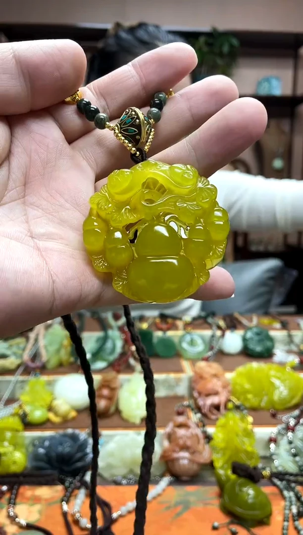 未镶嵌岫玉吊坠多样性发货发其中之一