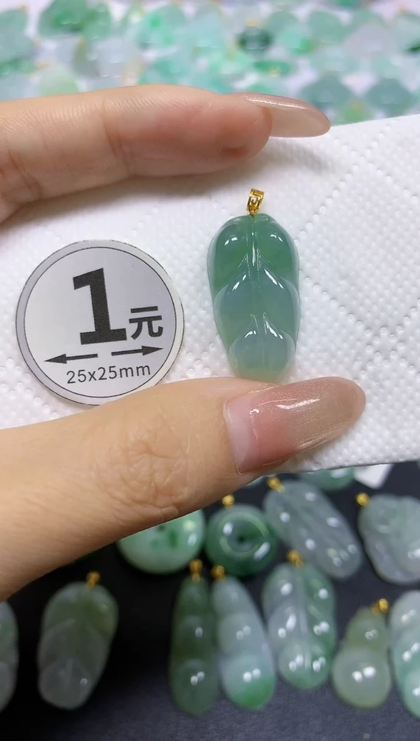 颈饰18K金镶嵌翡翠天然翡翠A货