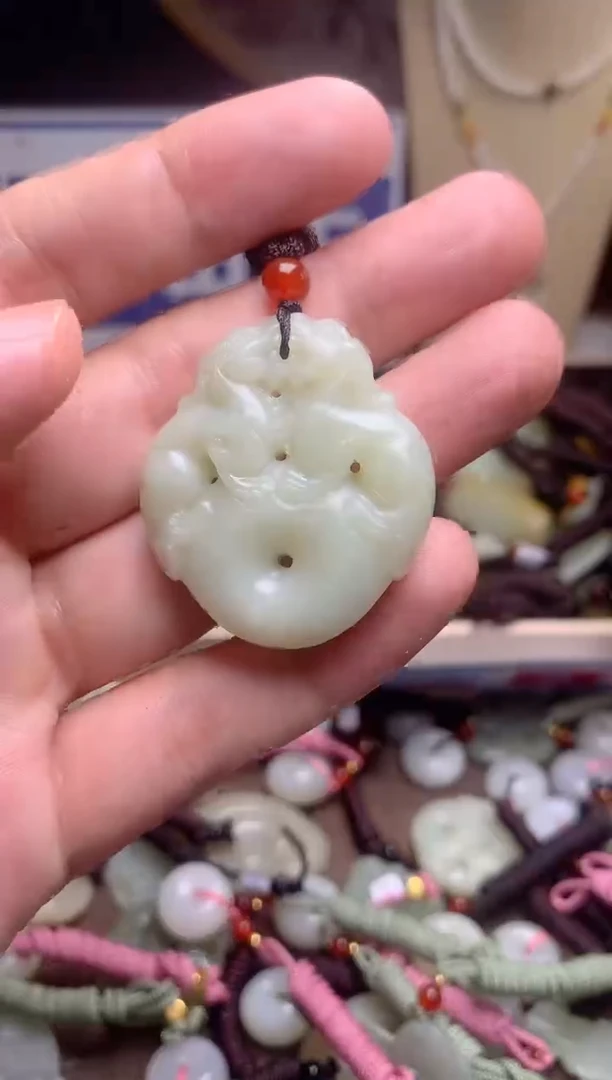 颈饰未镶嵌和田玉1