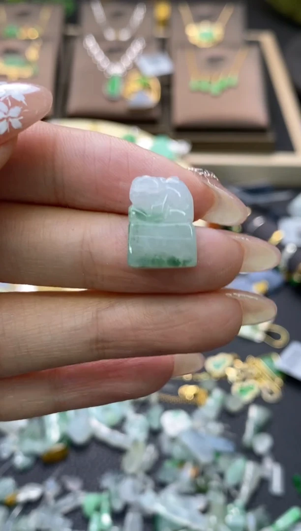 翡翠未镶嵌颈饰净货14631