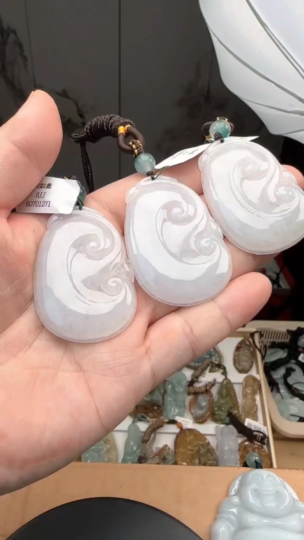 颈饰未镶嵌翡翠天然翡翠多样性发其一（大如意）