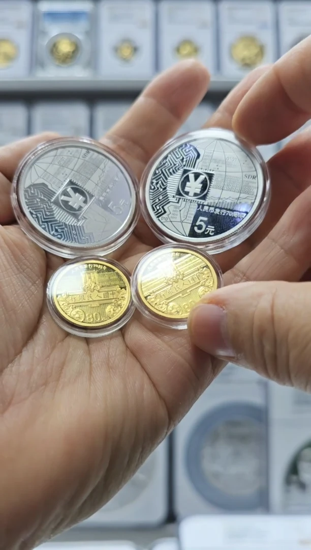 【闪购商品】纯金2018年人民币金银币 盒证全