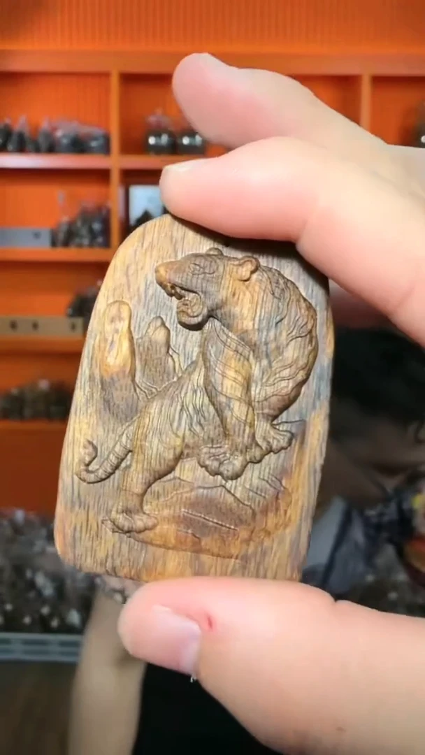 沉香吊坠293号白棋生肖虎多样性发一
