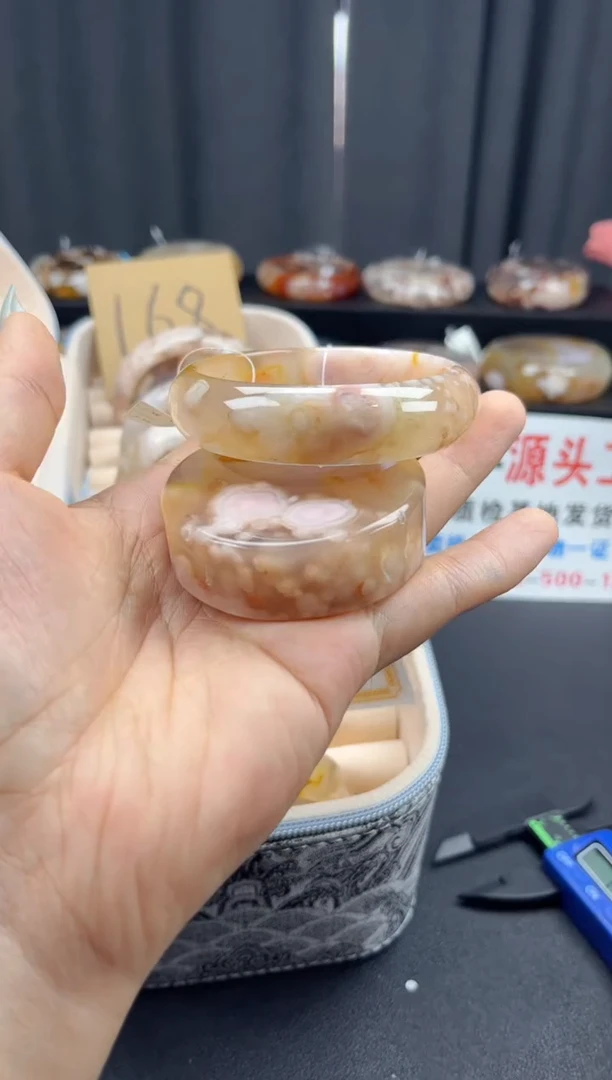 未镶嵌手镯石英质玉（55圈口）赠送镯心