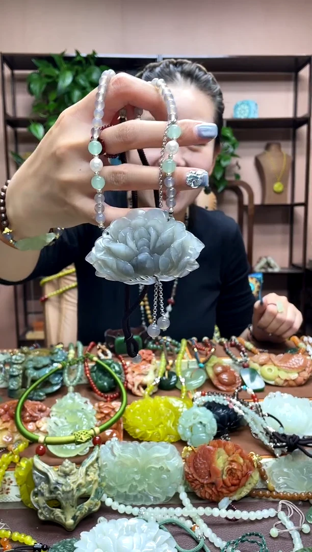 未镶嵌岫玉颈饰·