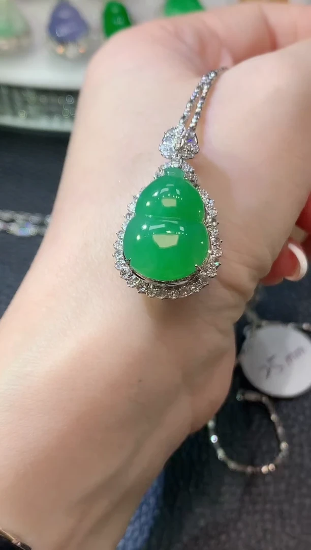 翡翠18K金镶嵌吊坠(不含链)C89