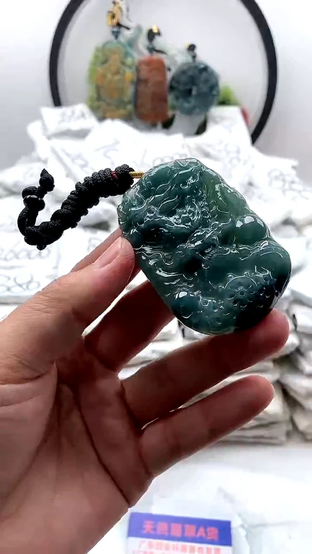 【闪购商品】翡翠颈饰未镶嵌龙牌