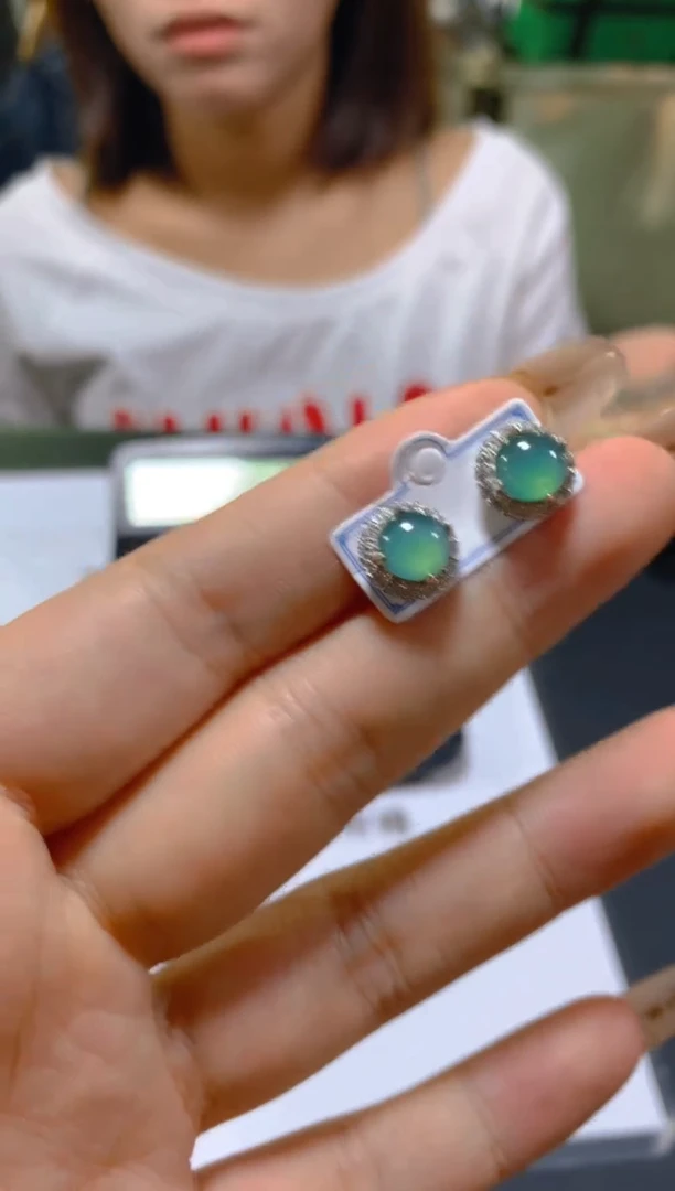 未镶嵌翡翠耳饰多样性发一