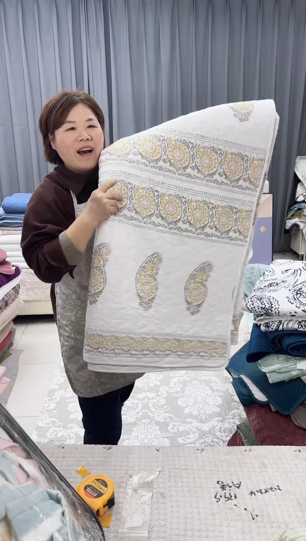 棉2.3*2.5白底腰果花纯棉床盖