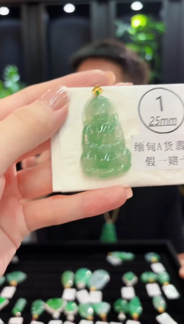 颈饰18K金镶嵌翡翠 缅料A货/支持复检/一件