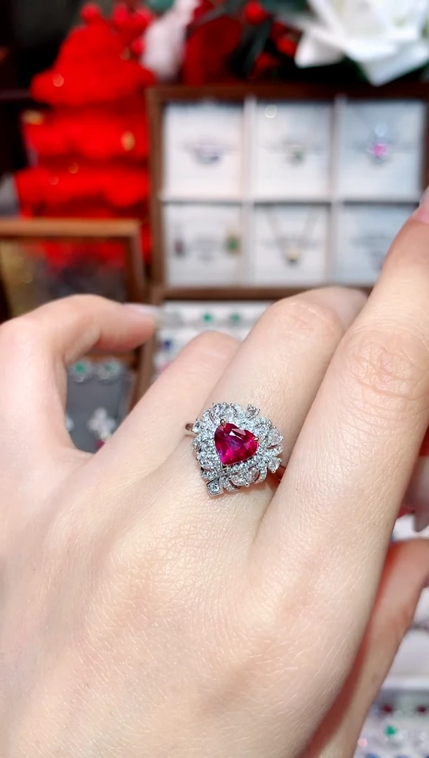 18K金镶嵌戒指红宝石1.04ct/天然宝石/七天无理由