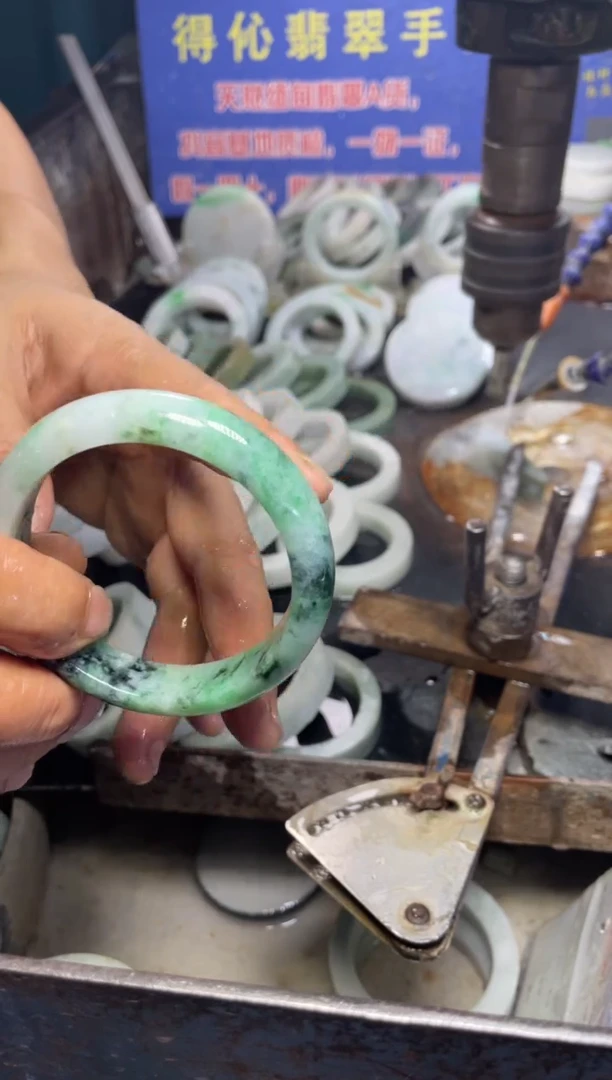 未镶嵌手镯翡翠翡翠