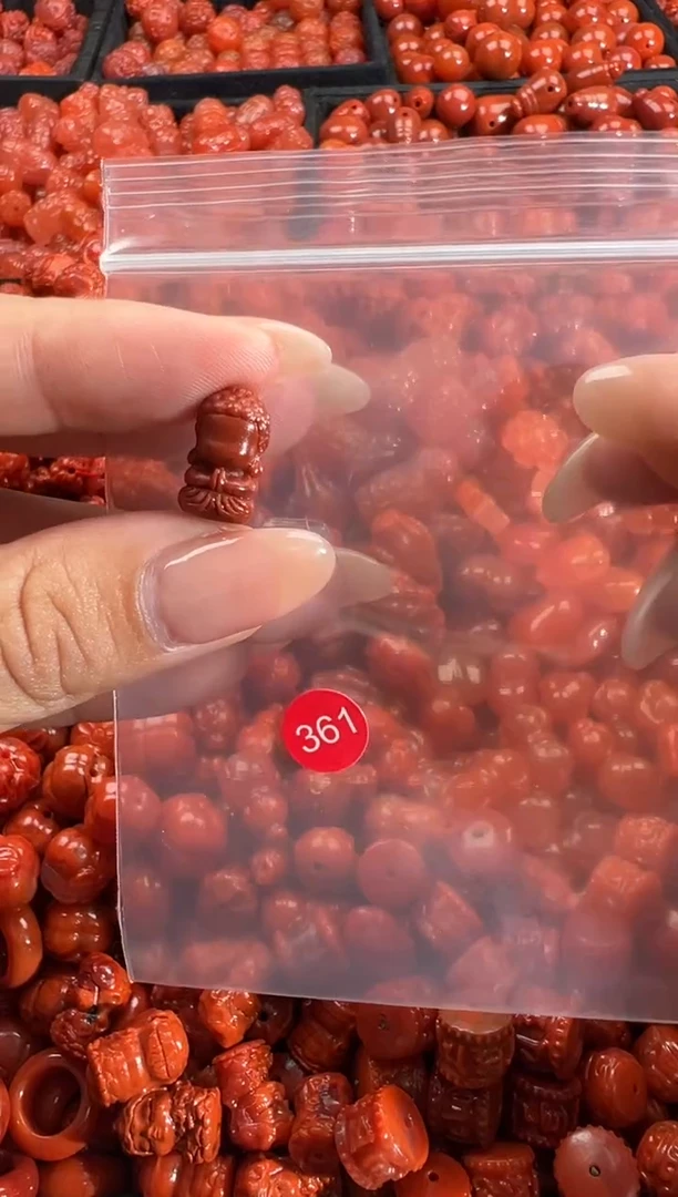 颈饰未镶嵌南红玛瑙1