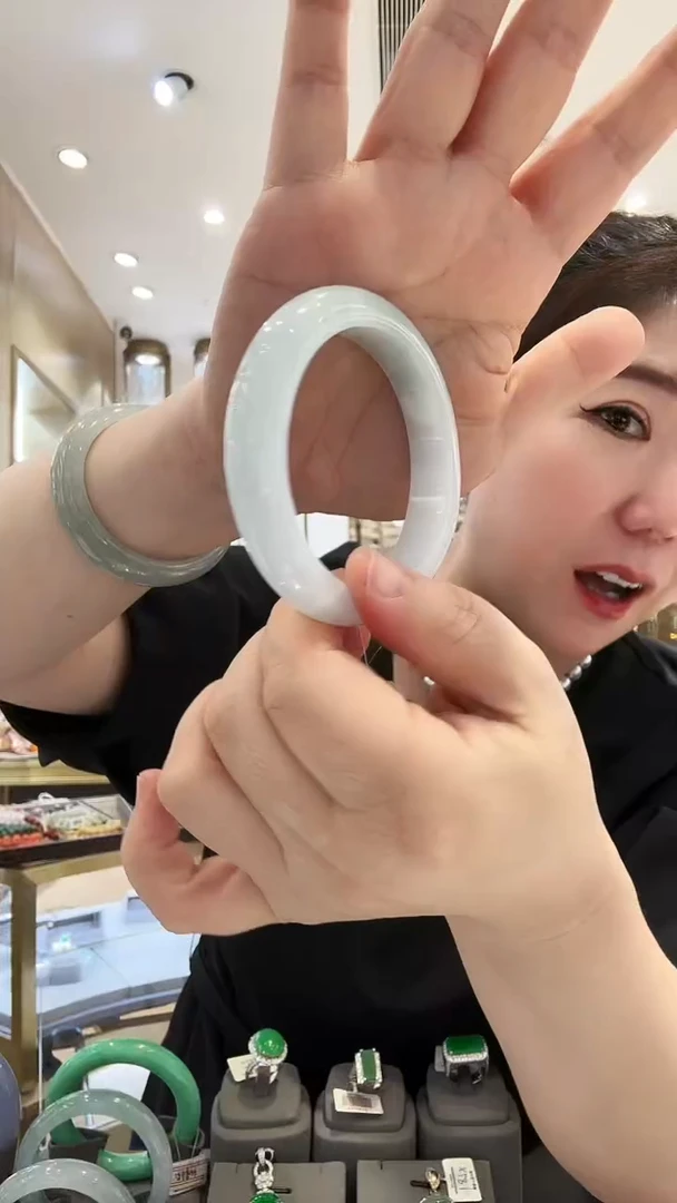 翡翠手镯未镶嵌90  小微瑕