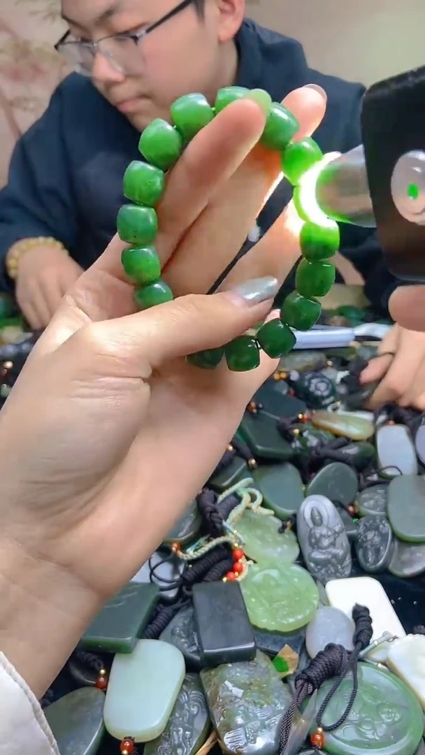 颈饰未镶嵌和田玉1