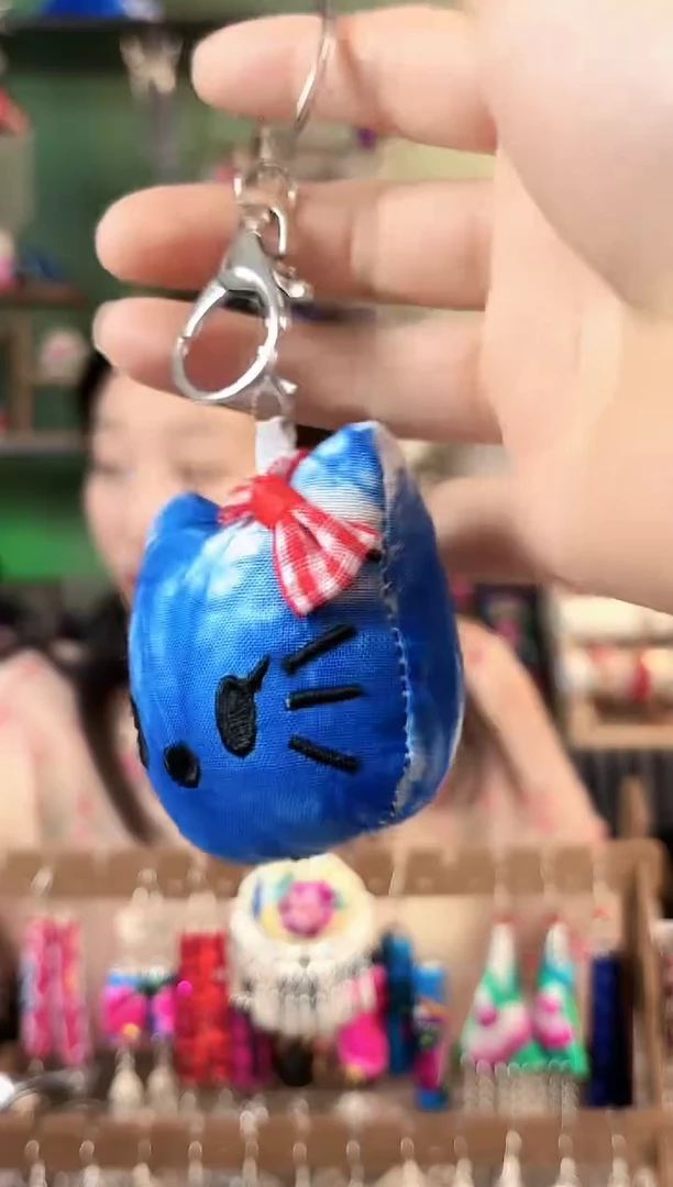 彩云南阁非遗老绣饰品630