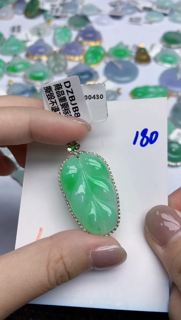 【闪购商品】翡翠挂件18K金镶嵌天然翡翠A货