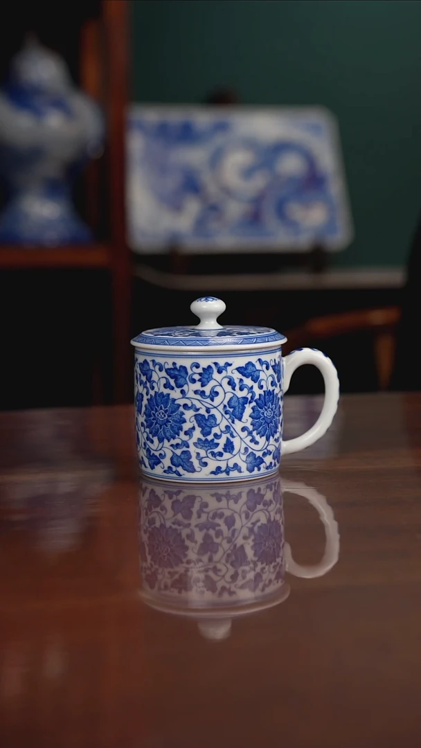 晓月窑青花缠枝办公杯