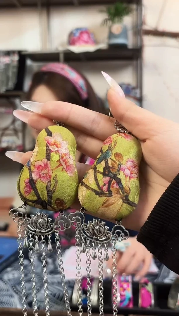 织绣民族风非遗老绣饰品653