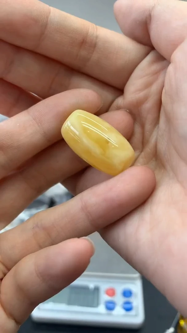未镶嵌琥珀珠宝奇石340