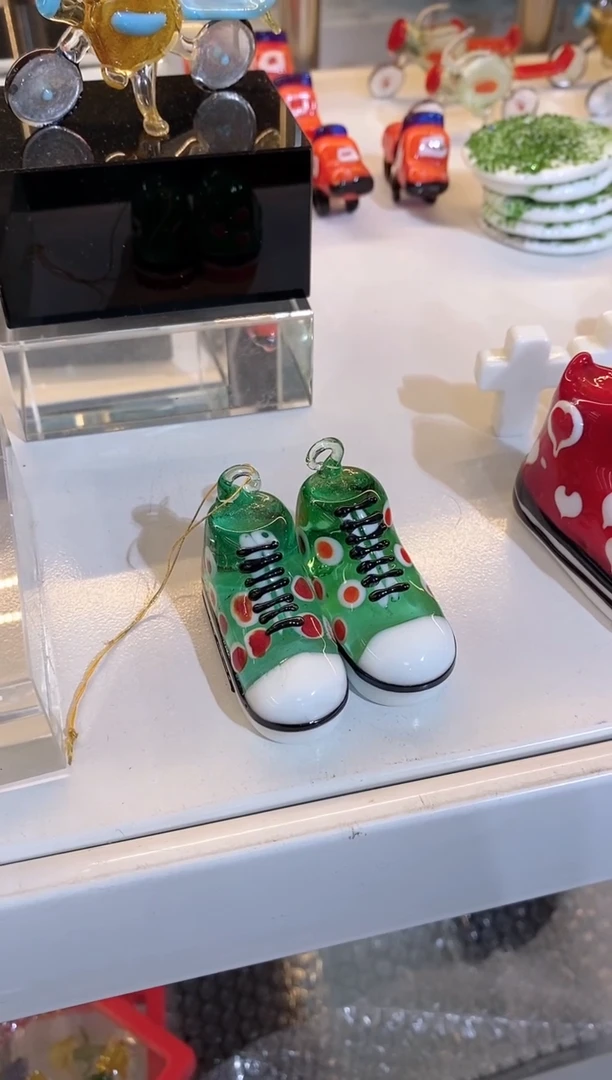琉璃手工艺品鞋子一双