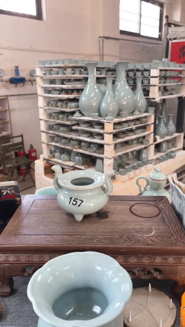 【闪购商品】瓷片157微瑕天青双耳三足香炉。。