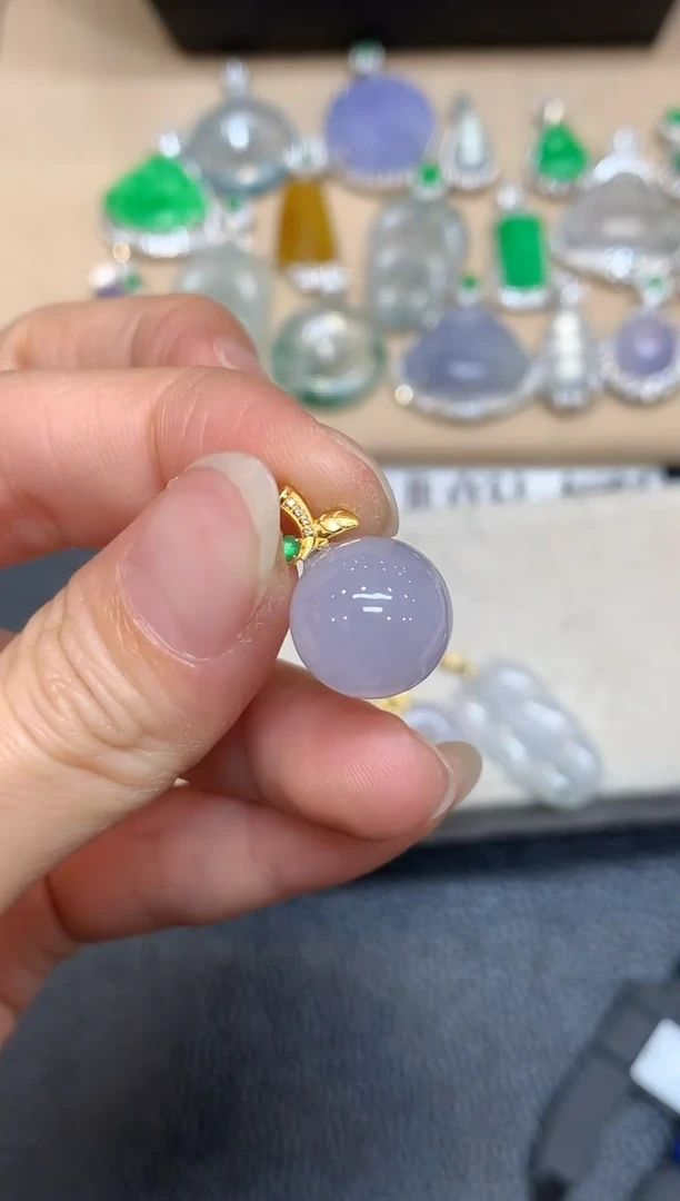 颈饰18K金镶嵌翡翠珠子【无服务费