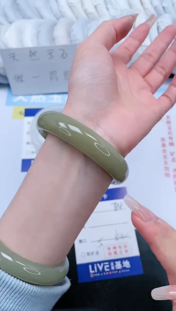 【闪购商品】石英质玉手镯未镶嵌T84-61.2