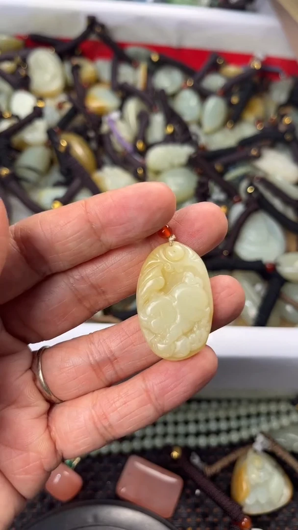 【闪购商品】和田玉颈饰未镶嵌多样性发货没有证书拍一发一有瑕