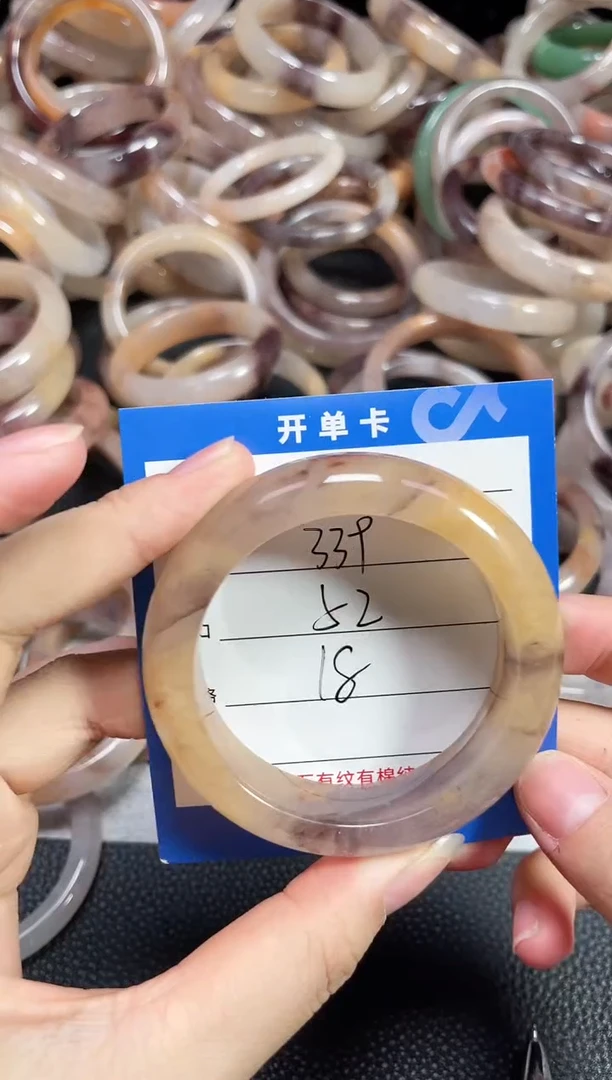 未镶嵌石英质玉手镯339
