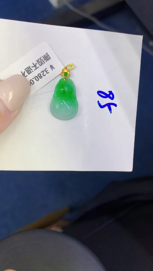 颈饰18K金镶嵌翡翠缅甸天然翡翠A货