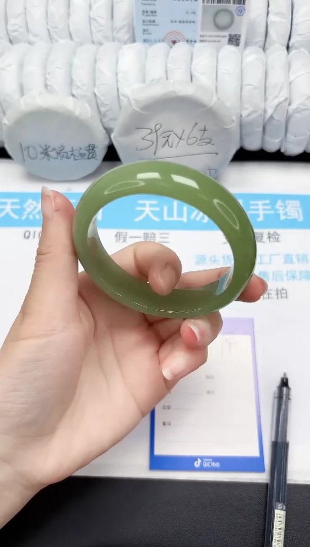 【闪购商品】石英质玉手镯未镶嵌94-61.2