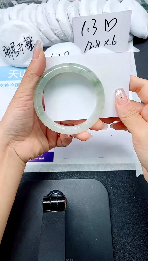 石英质玉手镯未镶嵌109-60