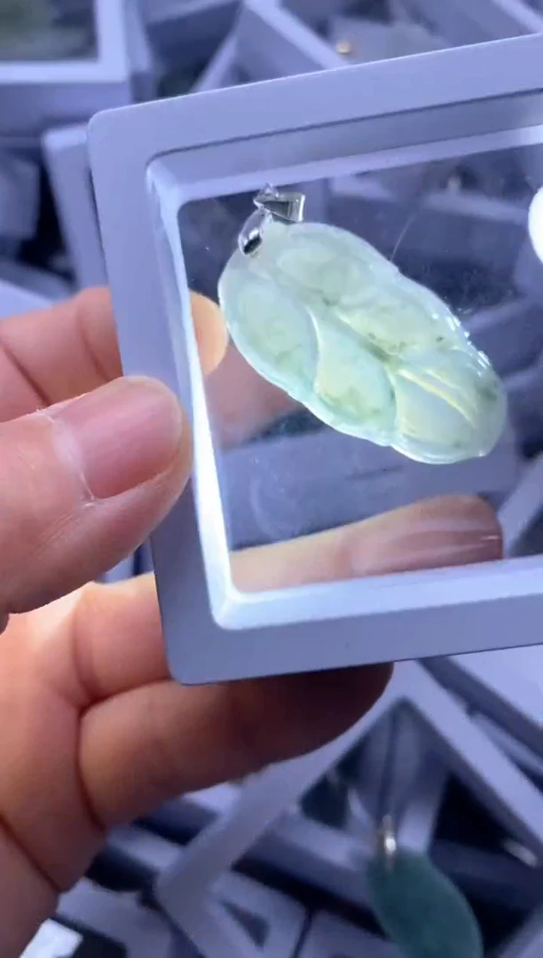 【闪购商品】翡翠吊坠(不含链)未镶嵌38804