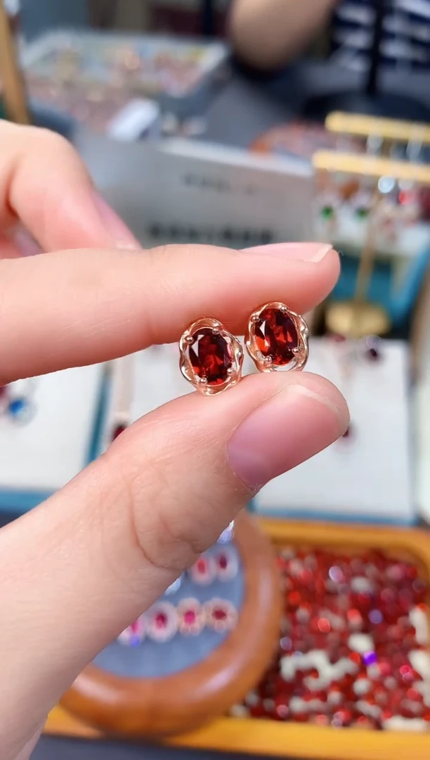 【闪购商品】石榴石耳钉银S925镶嵌天然