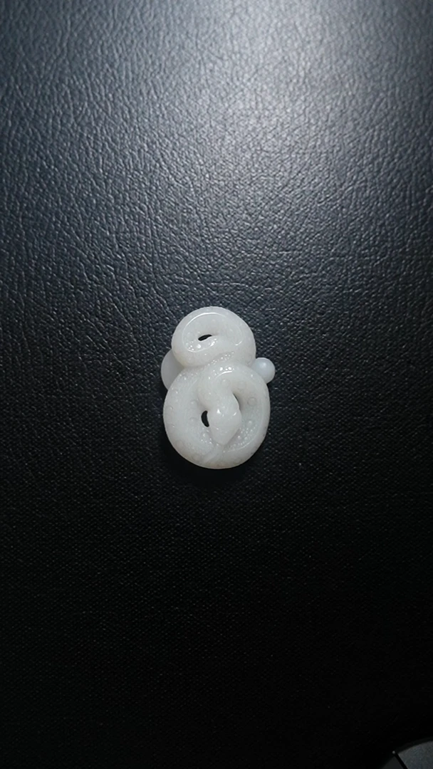 颈饰未镶嵌和田玉蛇吊坠